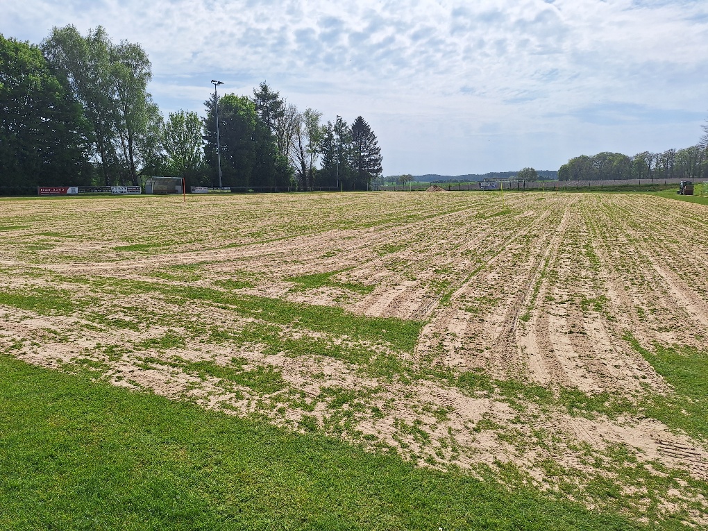 75 Tonnen Sand für den Sportplatz