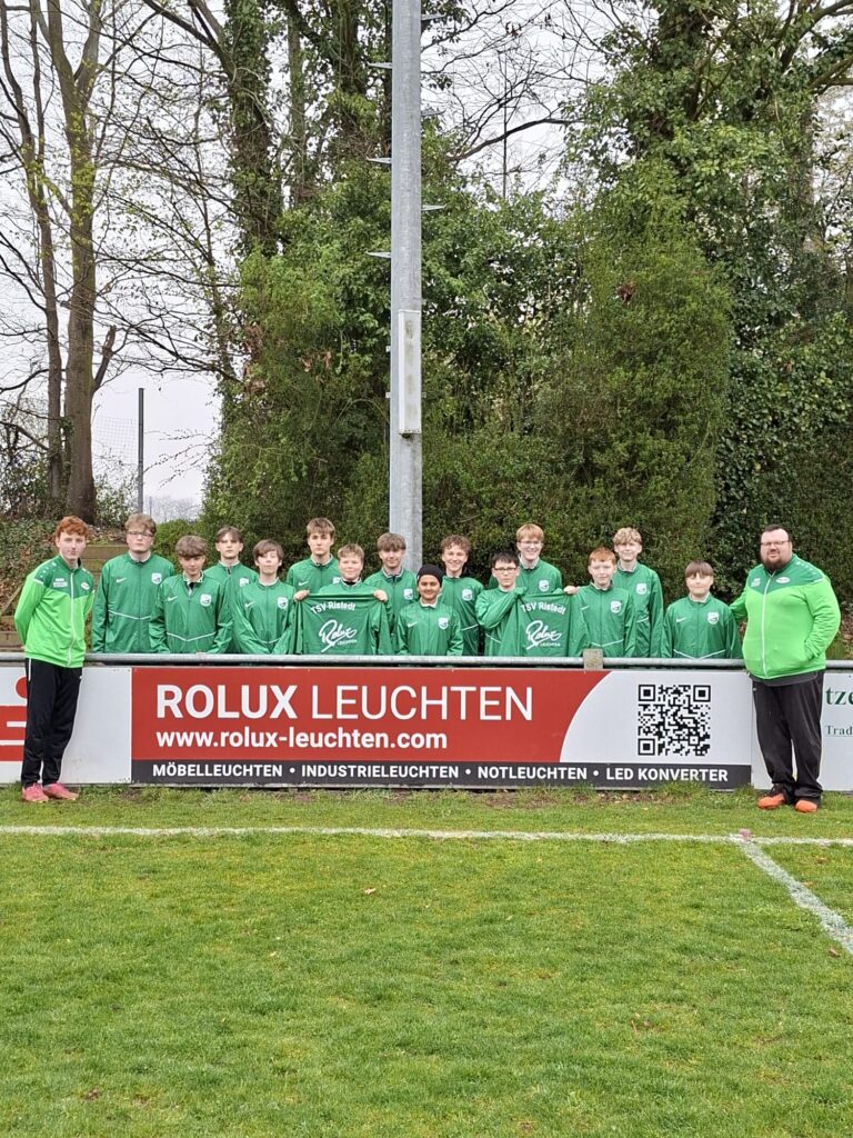 Neue Regenjacken von der Firma Rolux für die C Jugend